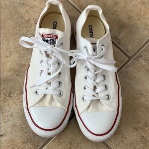 Men’s 7/Women’s 9 Converse